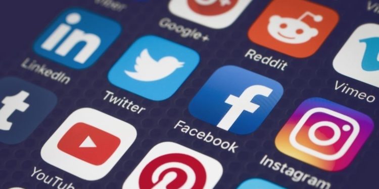 Бишкекте 13 жаштагы кыздын зордукталышы. Милиция интернетке тараган сүрөттөр боюнча билдирүү жасады