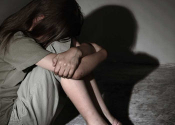 16 жашар кызды зордуктоого шектелгендерди сот залынан бошоткон судья отставкага кетти