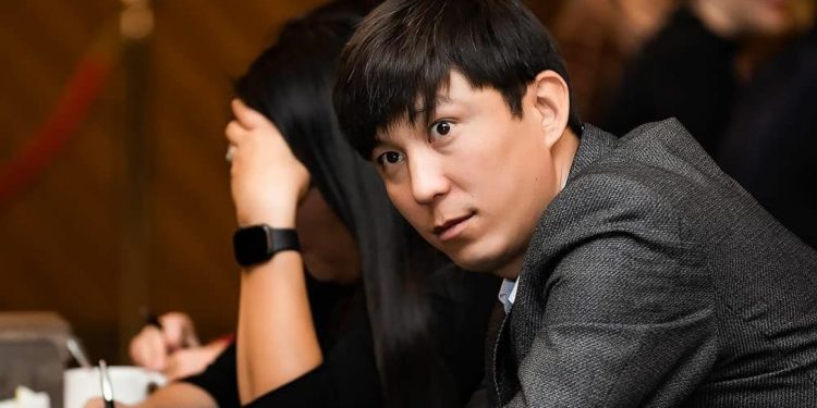 Кокуловдун «атайын банкрот кылып жаткандай» дегенинен кийин «Ак-Кеме» мейманканасынын мурунку жетекчиси кармалды