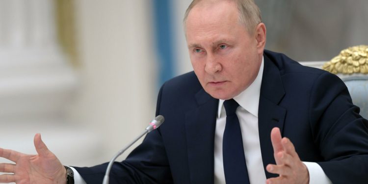 Путин Кыргызстан менен абадан коргонуу системасын түзүү боюнча сүйлөшүүлөрдү жүргүзүүгө буйрук берди