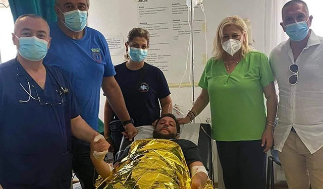 «Топ чөктүрбөй алып жүргөн». Македонияда деңизге толкун алып кеткен турист 18 сааттан кийин табылган