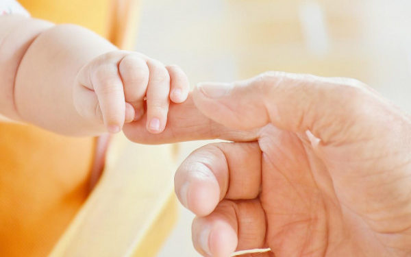 Кыргызстанга Орусиядан ата-энесинин камкордугусуз калган 6 бала алып келинди