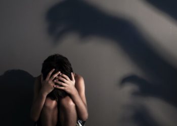 Араванда келин 6 жаштагы кызына 63 жаштагы күйөөсү ыдык көрсөткөнүн айтып чыкты. Милиция маалымат берди