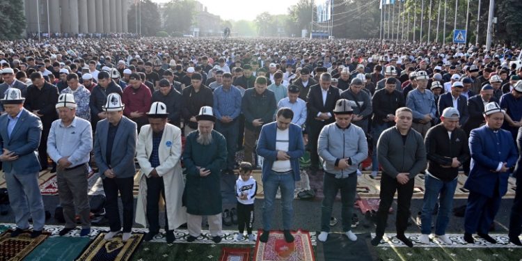 9-июлда Бишкектин Эски аянтында Айт намазы окулат