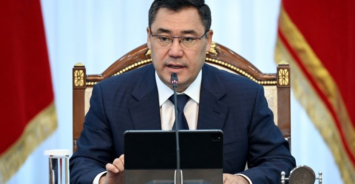 «Бирөөлөргө «крыша» болбогула». Жапаров чиновниктерге өтө катаал чара көрүлөрүн айтты