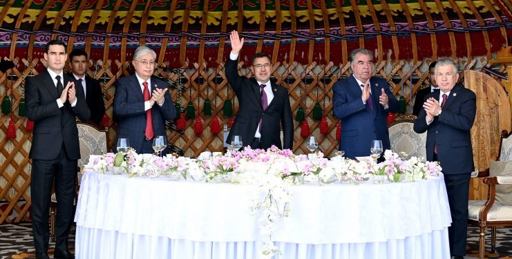 Борбор Азия мамлекеттеринин башчыларына президенттин атынан расмий сый көрсөтүлдү (сүрөт)