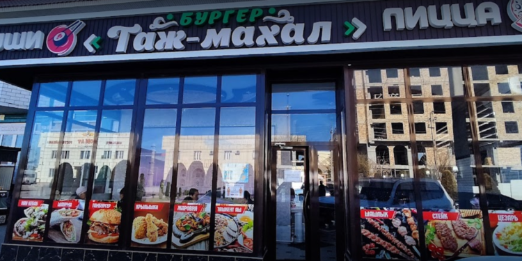 Дагы бир уулануу. Жалал-Абад шаарында «Таж-Махал» тамактануучу жайдан 14 адам ууланды