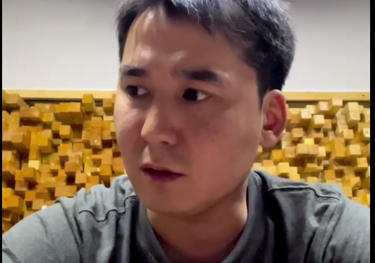 Мирбек Атабеков 13 жаштагы зордукталган кызга элди жардам көрсөтүүгө чакырды (видео)