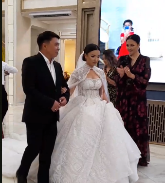 Бишкекте актёр Нуркул Адылбеков менен Мадалена Абдрахманованын үйлөнүү тою өтүүдө (видео)