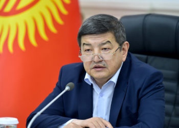 Акылбек Жапаров «Манас» жана «Ош» аэропорту тышкы башкарууга өтпөй турганын билдирди