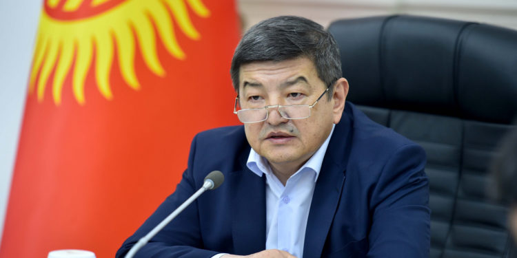 Акылбек Жапаров «Манас» жана «Ош» аэропорту тышкы башкарууга өтпөй турганын билдирди