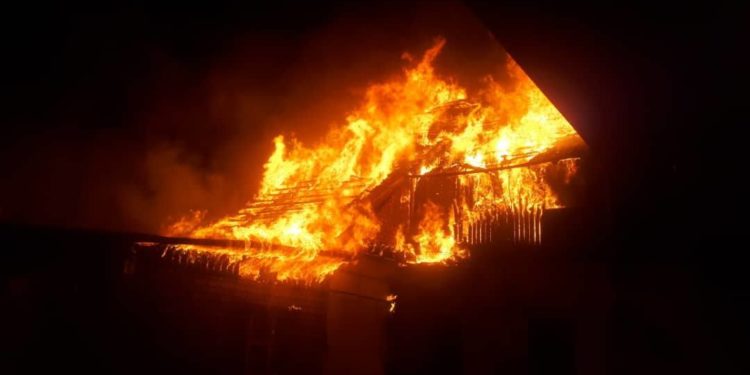 Чүйдө өрт чыккан үйдөн 3 адамдын жансыз денеси табылды