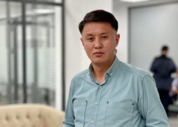 «Жыйын учурунда бастырып кирди» делген журналист Улукбек Карыбек уулу: «Дагы далай коррупциянын бетин ачабыз»