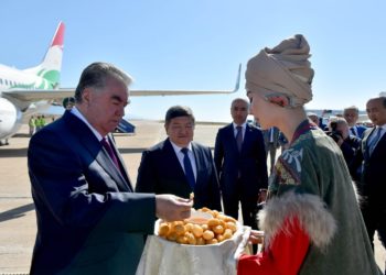 Тажикстан президенти Эмомали Рахмон Чолпон-Атага келди