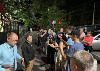 Экс-депутат Равшан Жээнбеков түнү кайра коё берилди