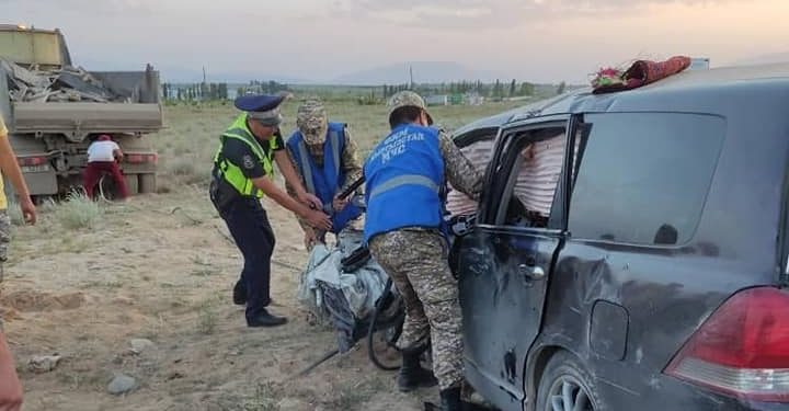 Ысык-Көлдө үрөй учурган жол кырсыгы катталып, 2 адамдын өмүрүн алып, 14 адам жабыркады