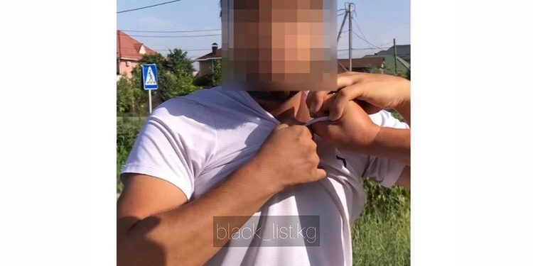 «Жыныстык мүчөсүн жашы жете элек кызга сүрттү». Бишкекте коомдук транспортто аялдарга ыдык көрсөткөн жаран изделүүдө