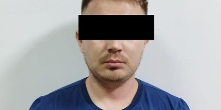 Бишкекте 7 жарым миллион сомдук психотроптук заттар менен 31 жаштагы жаран кармалды (фото)