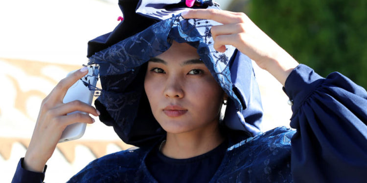 «Жыйырмага чукул мамлекеттин дизайнерлери катышкан». Чолпон-Атада “Дүйнөлүк көчмөндөр модасы” фестивалы өттү