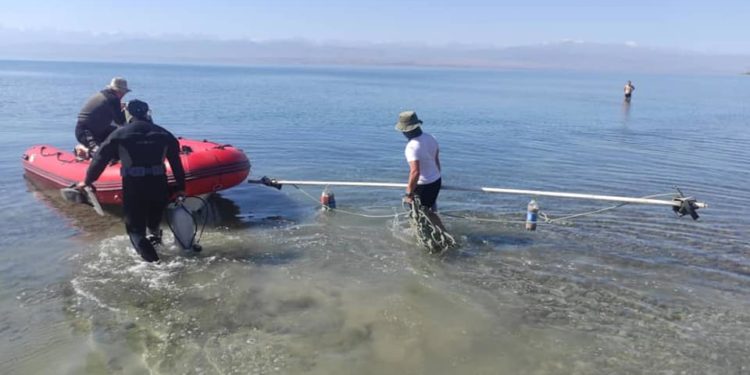 Ысык-Көлгө чөгүп кеткен 4 жаштагы кыз 6 күндөн бери табыла элек