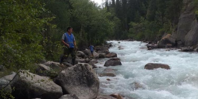 Жалал-Абадда Чычкан суусуна түшүп кеткен 10 жаштагы бала изделүүдө