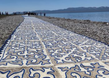 Максат-«Гиннеске» кирүү. Соң-Көлдө узундугу 130 метрден ашкан шырдак тигилди (фото)