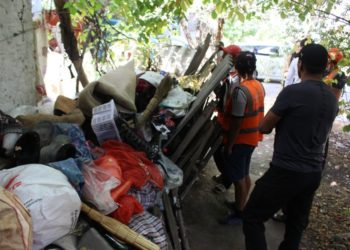 Бишкектик тургундун үйүнөн 4 тонна таштанды чыгарылды (фото)