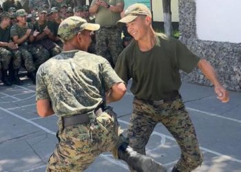 «Жашоону сүйгөн адам катары элес калтырган». №27 колонияда концерт берген ырчы Гүлназ Чыныбек кызы «атынып алды» делген жоокер тууралуу эскерди (видео)