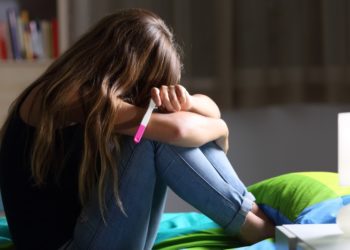 Таласта 8-класстын окуучусу кош бойлуу болуп калган