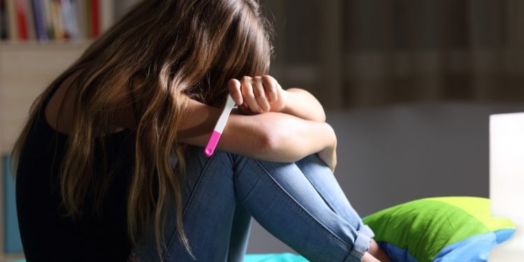 Таласта 8-класстын окуучусу кош бойлуу болуп калган