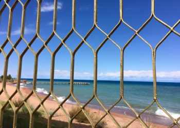 Ысык-Көлдө эки жигит көлгө чөгүп кеткен. Жансыз денелери өлүкканага өткөрүлдү