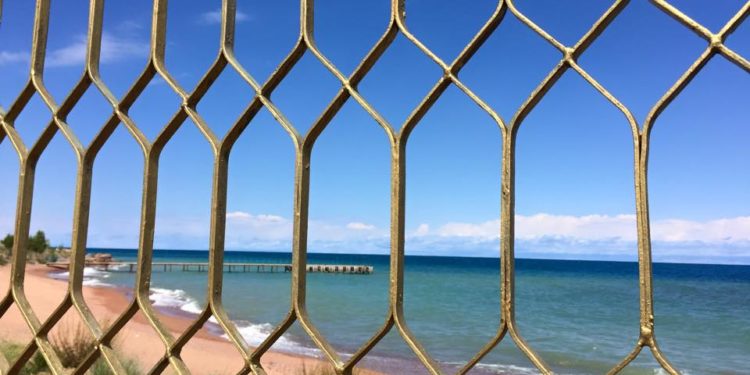 Ысык-Көлдө эки жигит көлгө чөгүп кеткен. Жансыз денелери өлүкканага өткөрүлдү