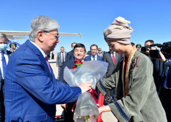 Кыргызстанга Казакстандын президенти келди