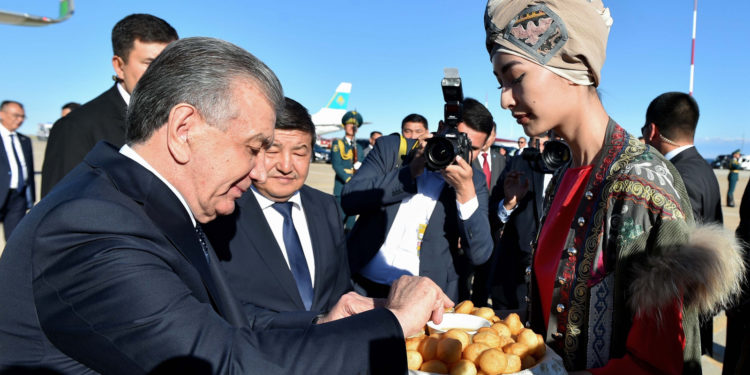 Өзбекстандын президенти Кыргызстанга келди