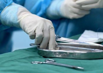 Нарында медайым антисептик сайып алган келиндин окуясы. Эжеси келиндин жатынын алып салышканын айтты