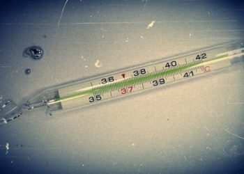 «Чаң соргучту колдонбоңуз!». Градусник сынса эмне кылуу керек?