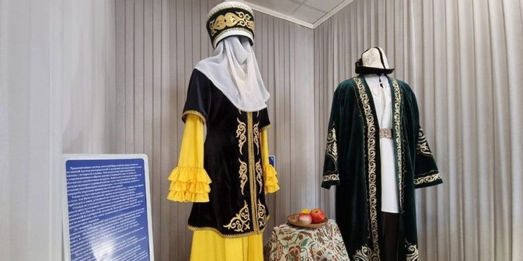 «Мосфильмдин» костюм үйү кыргыз улуттук кийими менен толукталды