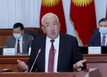 Депутат Исхак Масалиев президент кызматын жоюп салууну сунуштоодо