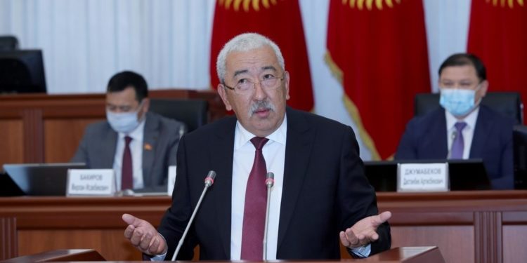 Депутат Исхак Масалиев президент кызматын жоюп салууну сунуштоодо