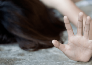 13 жаштагы кызды тобу менен зордуктагандардын эркиндикке чыгышы. Судья «мыйзамдуу өкүм чыгарылган» дейт