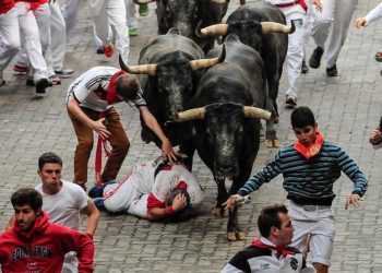 Испанияда бука жарыш фестивалында 3 адам каза болду (видео)