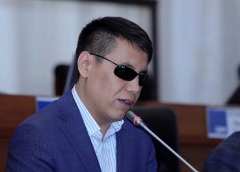 Бекешев 13 жаштагы кыздын кордолушу боюнча: «Министр мындан тыянак чыгарбай, мурдагыдай эле ишин улантып жатат»