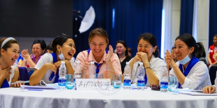 Бишкекте медицина кызматкерлери үчүн “Вакцина сактайт!” аттуу викторина күнү болду (фото)