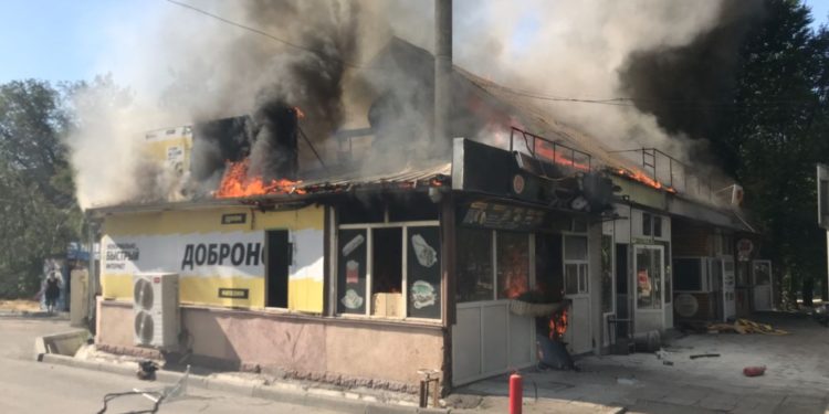 Бишкектеги тез тамактануучу жайда өрт чыкты