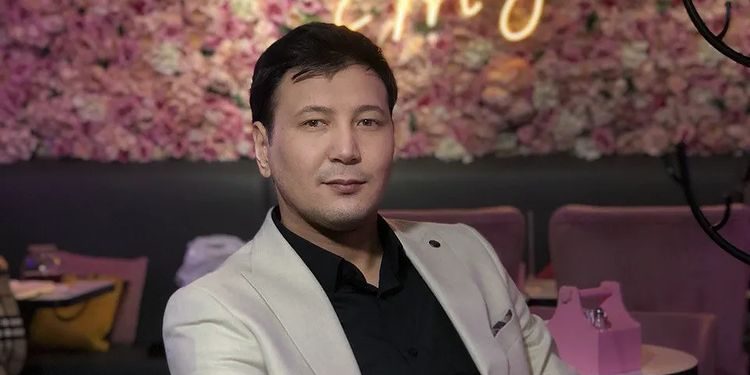 Актёр Нуржаасын Жумагулов бөйрөгүн алмаштыруу үчүн Түркияга учуп кетти