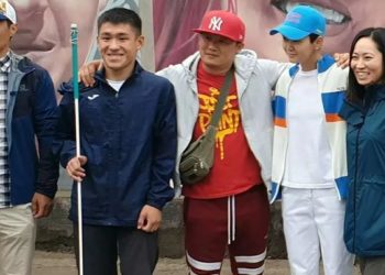 Айдана Оторбаева, Дастан Камчыбеков… Бишкекте «Миллиондун бири» граффитиси тартылды (сүрөт)