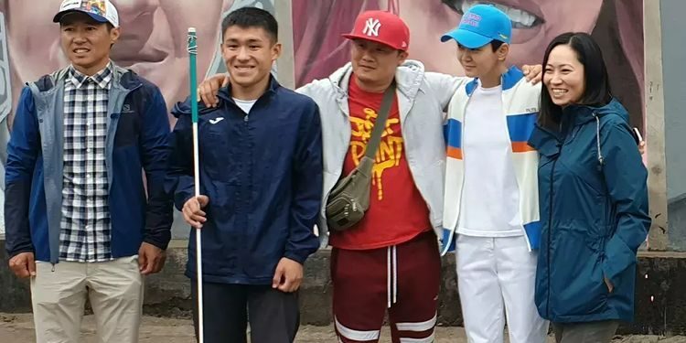 Айдана Оторбаева, Дастан Камчыбеков… Бишкекте «Миллиондун бири» граффитиси тартылды (сүрөт)