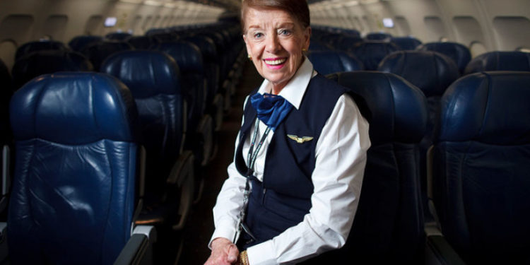 86 жаштагы стюардесса Гиннесс рекорддор китебине кирди