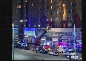 «Үйүндө апасы болгон». Нур-Султан шаарында 3 жашар кыз 13-кабаттан кулап каза болду