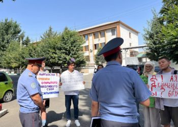 Ош шаарында да зордук-зомбулукка каршы тынч митинг өттү